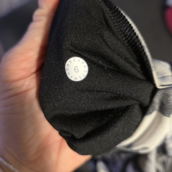 2 PAIRS LULULEMON TIGHTS - Picture 5 of 8